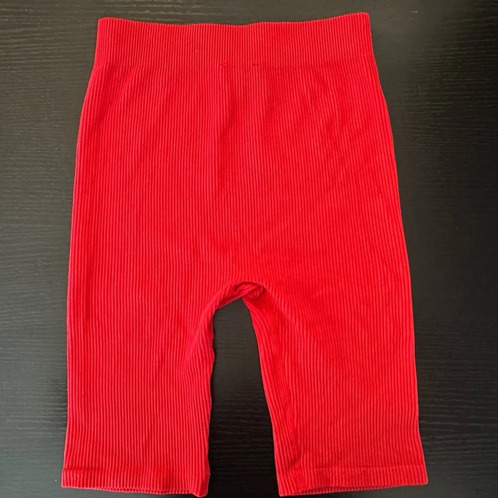 Zara Women's Red Ribbed Athletic Shorts